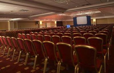 фото отеля Hilton Avisford Park