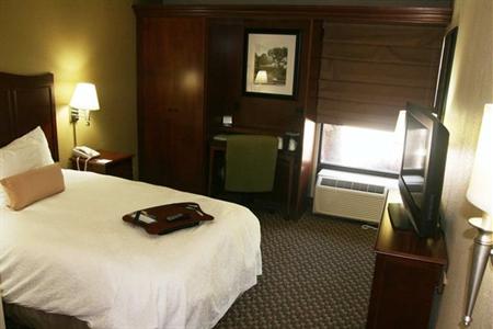 фото отеля Hampton Inn Columbia Airport