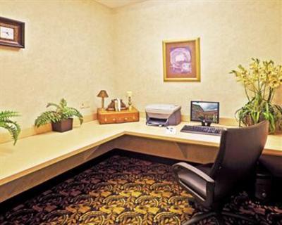 фото отеля Holiday Inn Express Hotel and Suites Edmond
