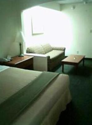 фото отеля Holiday Inn Express Hotel and Suites Edmond