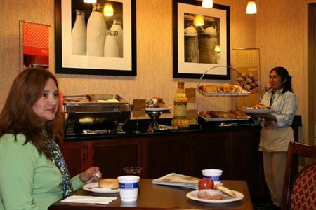 фото отеля Hampton Inn Washington-Dulles Int'l Airport South