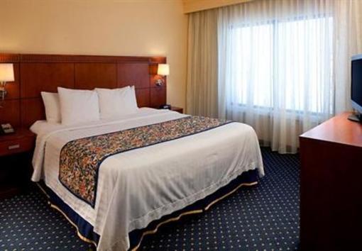 фото отеля Courtyard Orlando Airport