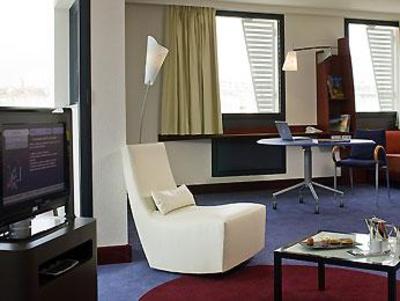 фото отеля Suite Novotel Marseille Centre Euromed