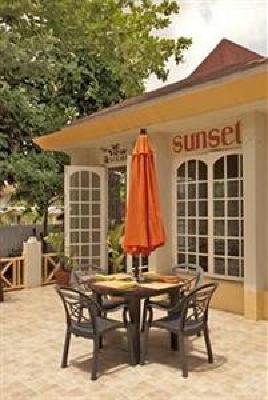 фото отеля Sunset on the Beach Resort