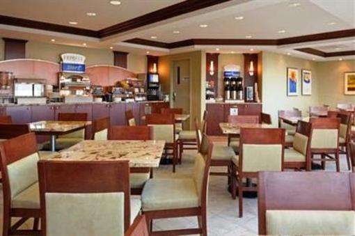 фото отеля Holiday Inn Express St. Jean sur Richelieu