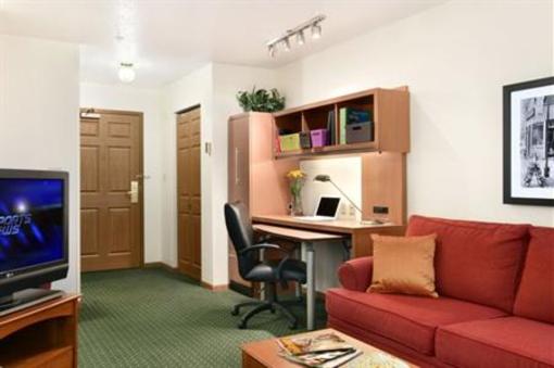 фото отеля TownePlace Suites by Marriott Detroit Livonia