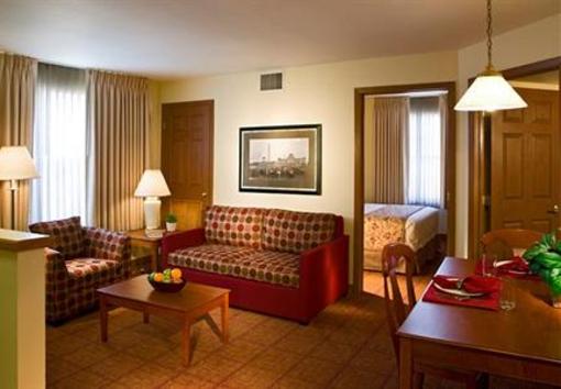 фото отеля TownePlace Suites by Marriott Detroit Livonia