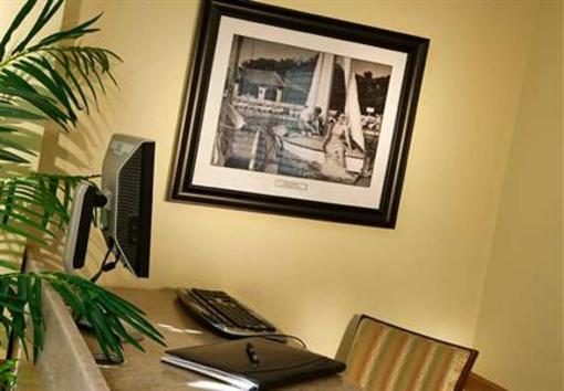 фото отеля TownePlace Suites by Marriott Detroit Livonia