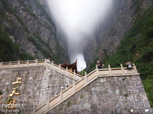 Выбираем маршрут: Китай, три дороги - Tianmen Mountain of Zhangjiajie, China<br />
photo Flickr