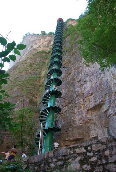 Выбираем маршрут: Китай, три дороги - Taihang Mountains, Linzhou, Spiral staircase, China<br />
Photo Flickr