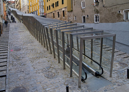 Выбираем маршрут: Испания, три дороги - Electric Ramps at the Old Centre, Vitoria-Gasteiz, Spain (photo Roberto Ercilla)