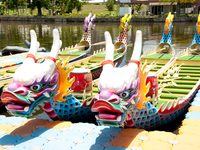 Фестиваль лодок-драконов проходит в Китае