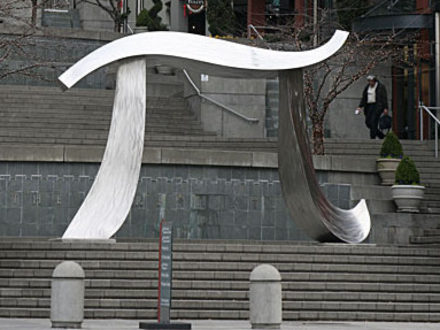 Памятник числу π на ступенях Музея искусств, Сиэтл
