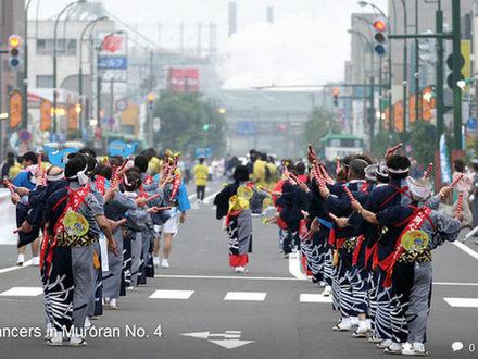 Obon Dancers (Photo lothes19, Flickr)