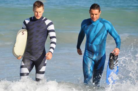 Публике представлены костюмы против нападения акул - Wetsuit to protect against sharks, Western Australia