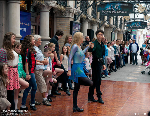 Установлен рекорд танца Riverdance - Riverdance Classes, Niamh O'Connor & Padraic Moyles, Dublin, Ireland (photo John P Brady, Flickr)