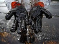 Нефтяное пятно уничтожило пляжи Ко Самет в Таиланде Нефтяное пятно уничтожило пляжи Ко Самет в Таиланде