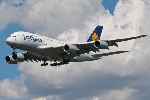 Главным ньюсмейкером сентября стала авиакомпания "Lufthansa" - Lufthansa Airbus A380-841 (photo Thomas Becker, Flickr)