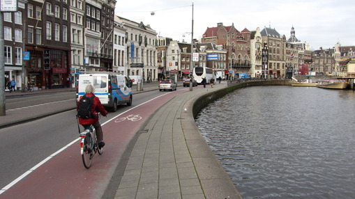 Путешествуем по Амстердаму на общественном транспорте - Амстердам. Велосипедная дорожка и набережная