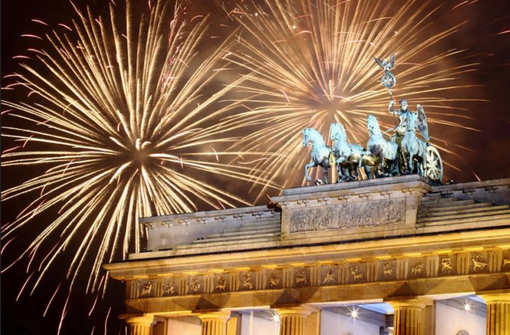 Новый год: лучшие фейерверки (ч.2) - Brandenburg Gate, German / Flickr, Christon Alexander