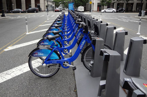 В Нью-Йорке стартовал коммерческий проект "Citi Bike" - Citi Bike station, NY, USA