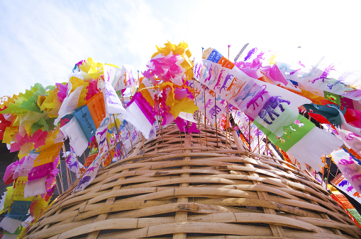 В Таиланде празднуют наступление Нового года - Flag hang Songkran Festival. One of the traditions of northern Thailand.