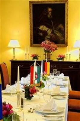 фото отеля Grof Degenfeld Castle Hotel