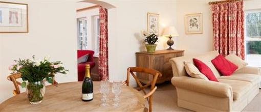 фото отеля Loch Lomond Arms Hotel
