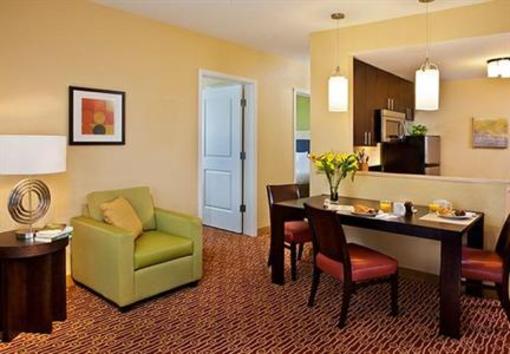 фото отеля TownePlace Suites York
