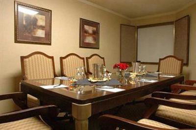 фото отеля Embassy Suites Hotel Portland - Washington Square
