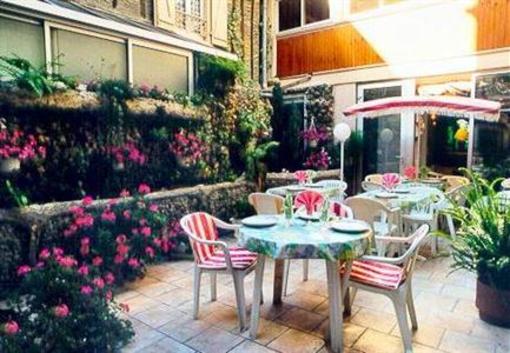 фото отеля Hotel de la Paix Bagnères-de-Bigorre