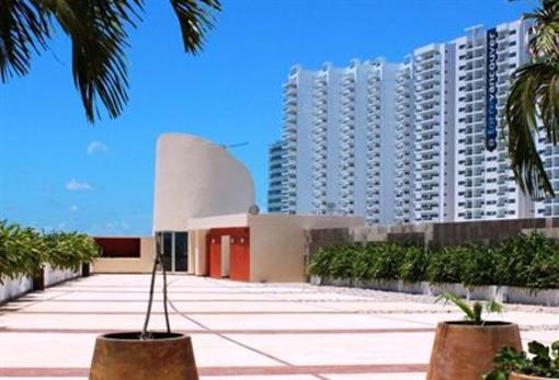 фото отеля B2B Hotel & Plaza Cancun