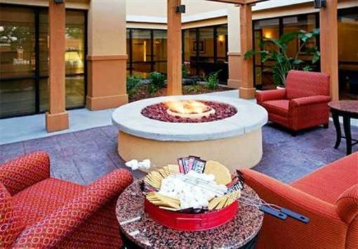 фото отеля Courtyard by Marriott Gulfport Beachfront