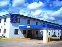 Motel 6 Fargo South