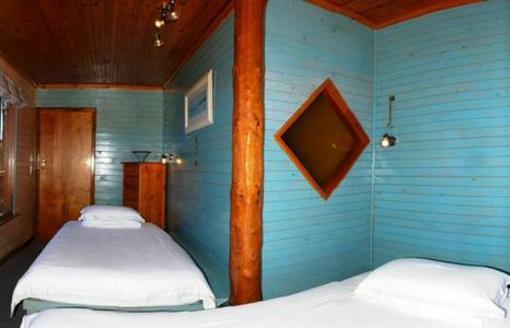фото отеля Lake Views Cottage & Noah's Ark