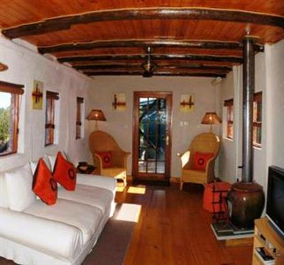 фото отеля Lake Views Cottage & Noah's Ark