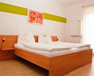 фото отеля Pension Rotweingut & Obstedelbrande Familie Schlogl