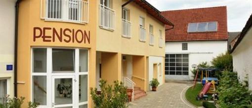фото отеля Pension Rotweingut & Obstedelbrande Familie Schlogl