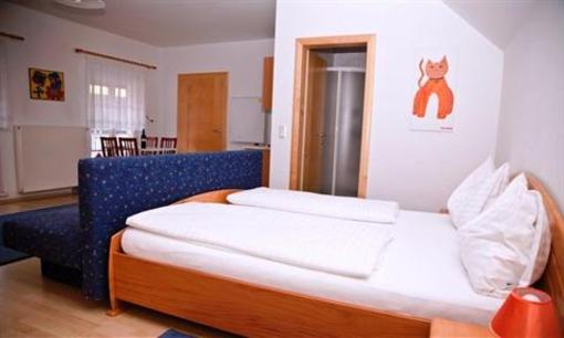 фото отеля Pension Rotweingut & Obstedelbrande Familie Schlogl