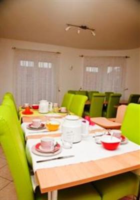 фото отеля Pension Rotweingut & Obstedelbrande Familie Schlogl