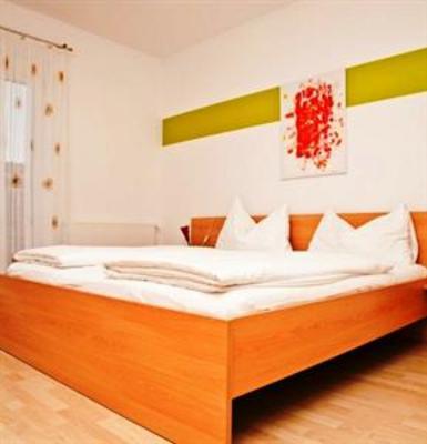 фото отеля Pension Rotweingut & Obstedelbrande Familie Schlogl