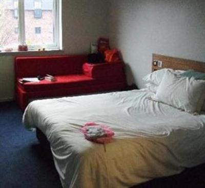 фото отеля Travelodge Bromborough Hotel