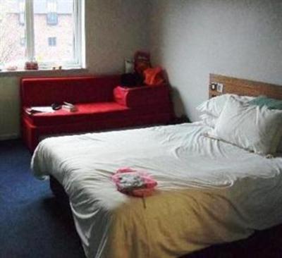 фото отеля Travelodge Bromborough Hotel