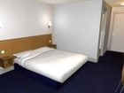 фото отеля Travelodge Bromborough Hotel