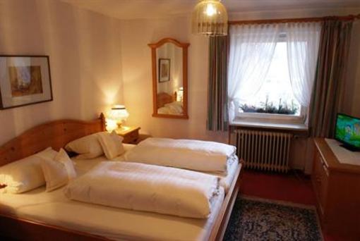 фото отеля Hotel Waldgasthof Buchenhain Baierbrunn