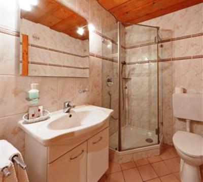 фото отеля Hotel Waldgasthof Buchenhain Baierbrunn