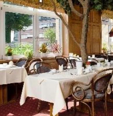 фото отеля Hotel-Cafe Am Stadtpark