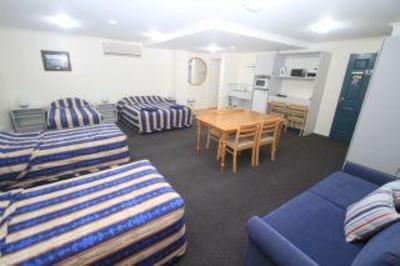 фото отеля Lakeview Motor Inn Belmont