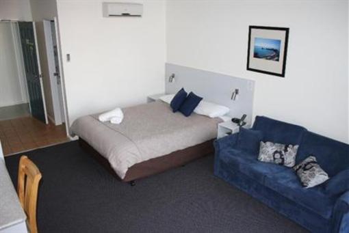 фото отеля Lakeview Motor Inn Belmont