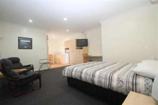 фото отеля Lakeview Motor Inn Belmont